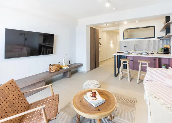 Sunny Sands Seaview Apartment